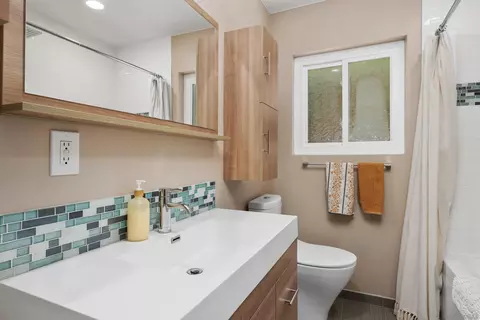 Bath - 1315 Crestridge Dr, Oceanside, CA 92054 photo 2 of 2