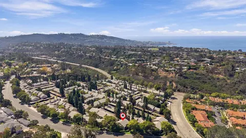 View/Area - 8692 Via Mallorca #D, La Jolla, CA 92037 photo 7 of 7