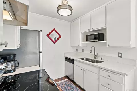 Kitchen - 8692 Via Mallorca #D, La Jolla, CA 92037 photo 3 of 4