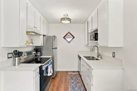 Kitchen - 8692 Via Mallorca #D, La Jolla, CA 92037 photo 2 of 4