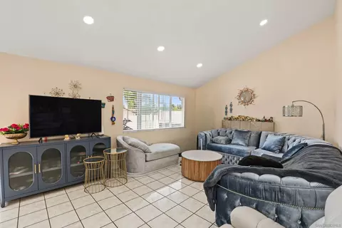 Living - 2539 Trace Rd, Spring Valley, CA 91978 photo 2 of 3