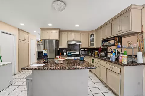 Kitchen - 2539 Trace Rd, Spring Valley, CA 91978 photo 3 of 4