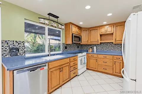 Kitchen - 9212 Palomino Ridge Dr, Lakeside, CA 92040 photo 2 of 2