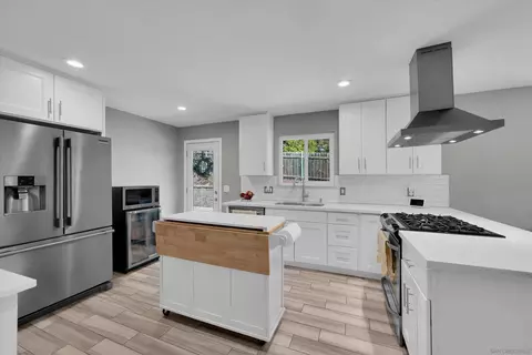 Kitchen - 3115 Bernardo Ln, Escondido, CA 92029 photo 4 of 5