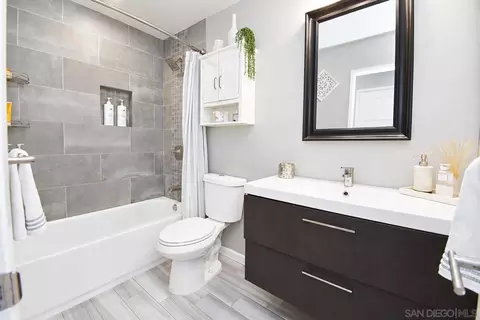 Bath - 3115 Bernardo Ln, Escondido, CA 92029 photo 2 of 3