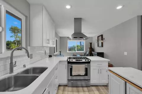Kitchen - 3115 Bernardo Ln, Escondido, CA 92029 photo 5 of 5