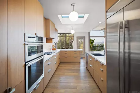 Kitchen - 10010 Shadow Rd, La Mesa, CA 91941 photo 4 of 5