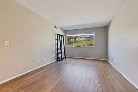 Living - 1906 Park Dale Ln, Encinitas, CA 92024 photo 3 of 4
