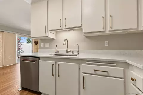Kitchen - 1906 Park Dale Ln, Encinitas, CA 92024 photo 3 of 3