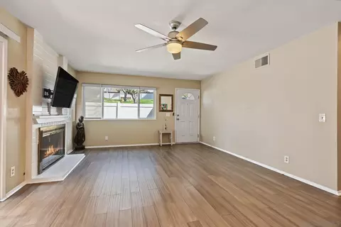 Living - 1906 Park Dale Ln, Encinitas, CA 92024 photo 4 of 4
