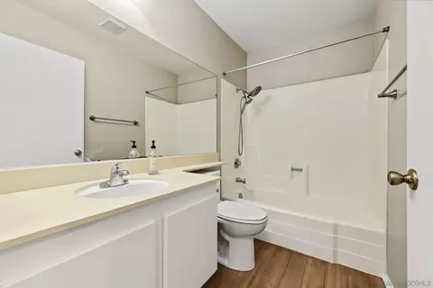 Bath - 1906 Park Dale Ln, Encinitas, CA 92024 photo 1 of 5