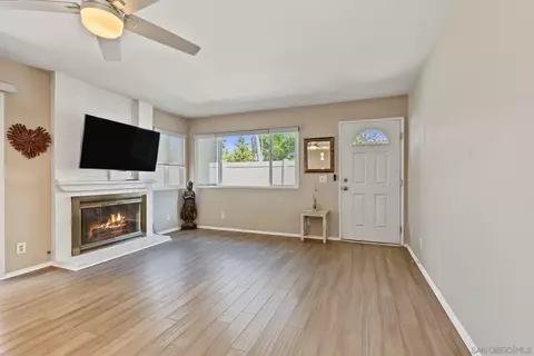 Living - 1906 Park Dale Ln, Encinitas, CA 92024 photo 2 of 4