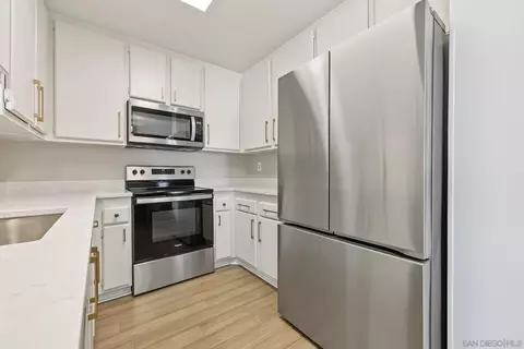 Kitchen - 1906 Park Dale Ln, Encinitas, CA 92024 photo 2 of 3