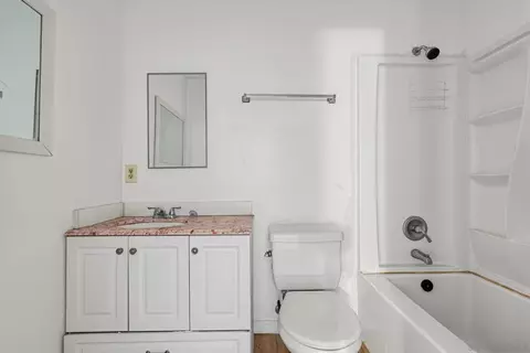 Bath - 135 Cook St, Redlands, CA 92374 photo 4 of 6