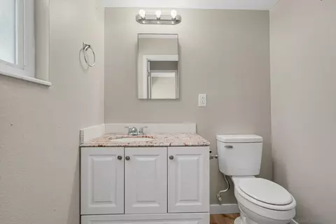 Bath - 135 Cook St, Redlands, CA 92374 photo 5 of 6