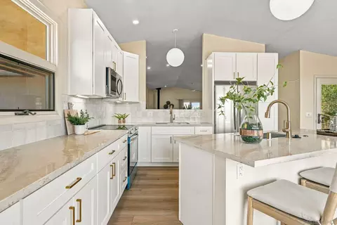 Kitchen - 16541 Highland Valley Rd, Ramona, CA 92065 photo 4 of 7