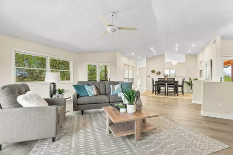 Living - 16541 Highland Valley Rd, Ramona, CA 92065 photo 3 of 4