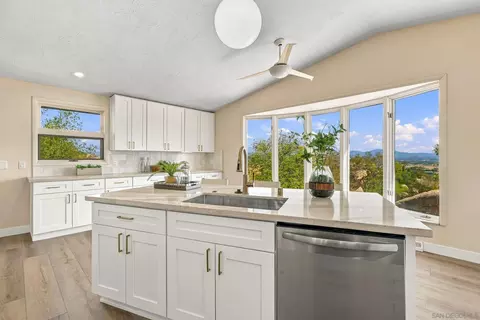 Kitchen - 16541 Highland Valley Rd, Ramona, CA 92065 photo 6 of 7