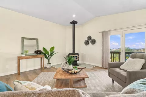 Living - 16541 Highland Valley Rd, Ramona, CA 92065 photo 2 of 4