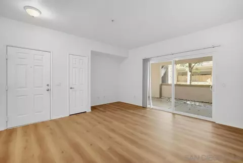 Living - 31389 Taylor Ln, Temecula, CA 92592 photo 2 of 7