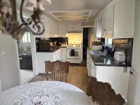 Kitchen - 127-131 J Ave, Coronado, CA 92118 photo 2 of 3