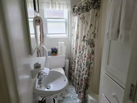 Bath - 127-131 J Ave, Coronado, CA 92118 photo 1 of 2