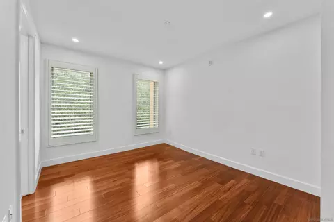Bedroom - 1040 Genter #305, La Jolla, CA 92037 photo 1 of 6
