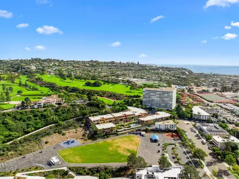 View/Area - 1040 Genter #305, La Jolla, CA 92037 photo 3 of 4