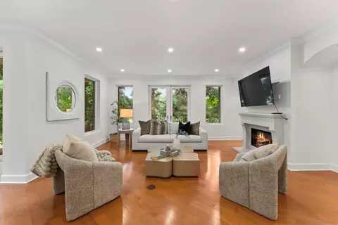 Living - 1040 Genter #305, La Jolla, CA 92037 photo 2 of 3