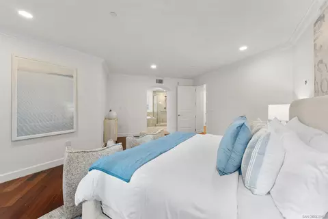 Bedroom - 1040 Genter #305, La Jolla, CA 92037 photo 5 of 6