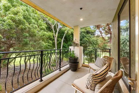 Exterior - 1040 Genter #305, La Jolla, CA 92037 photo 2 of 3