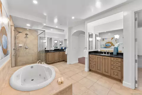Bath - 1040 Genter #305, La Jolla, CA 92037 photo 2 of 2