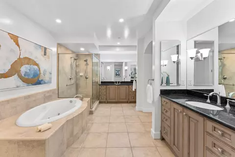 Bath - 1040 Genter #305, La Jolla, CA 92037 photo 1 of 2