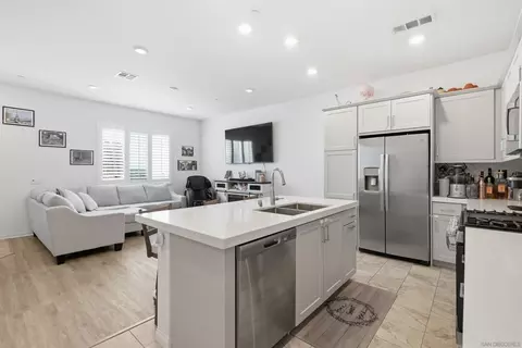 Kitchen - 2044 Bluestone Cir, Chula Vista, CA 91913 photo 5 of 8