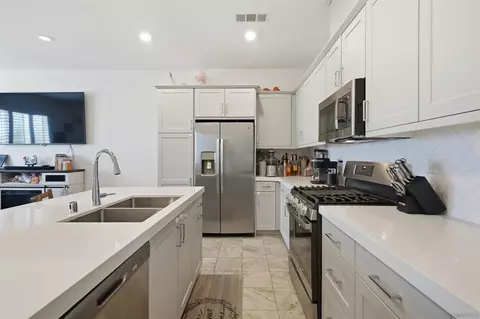 Kitchen - 2044 Bluestone Cir, Chula Vista, CA 91913 photo 7 of 8