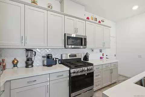 Kitchen - 2044 Bluestone Cir, Chula Vista, CA 91913 photo 3 of 8