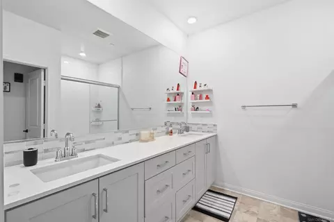 Bath - 2044 Bluestone Cir, Chula Vista, CA 91913 photo 3 of 4