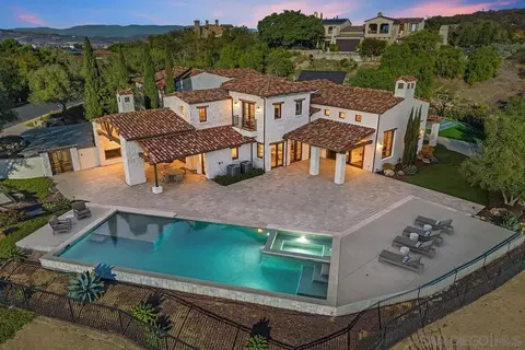 8069 Entrada De Luz E, San Diego, CA 92127