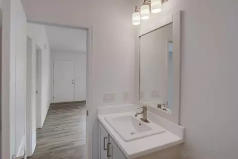 Bath - 4026 Charles St, La Mesa, CA 91941 photo 5 of 6