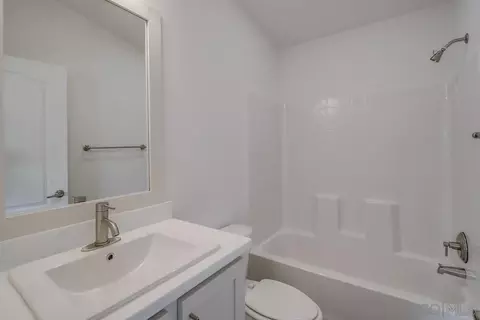 Bath - 4026 Charles St, La Mesa, CA 91941 photo 4 of 6