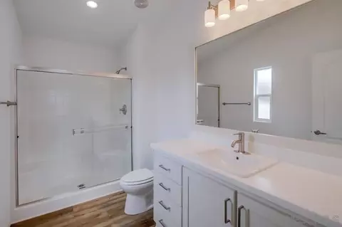 Bath - 4026 Charles St, La Mesa, CA 91941 photo 2 of 6