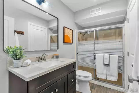 Bath - 377 N Willowspring Dr, Encinitas, CA 92024 photo 1 of 4