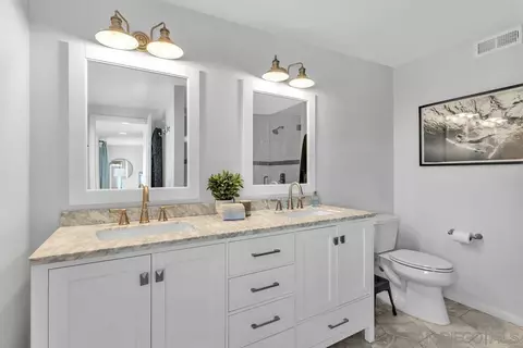 Bath - 377 N Willowspring Dr, Encinitas, CA 92024 photo 2 of 4