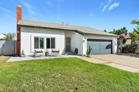 Exterior - 377 N Willowspring Dr, Encinitas, CA 92024 photo 3 of 16