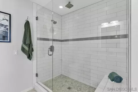 Bath - 377 N Willowspring Dr, Encinitas, CA 92024 photo 3 of 4