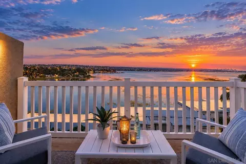 4015 Crown Point Dr #P6, San Diego, CA 92109