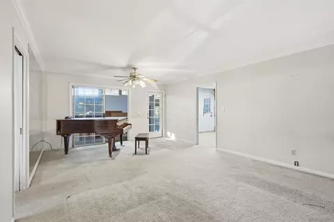 Living - 10810 Fuerte Dr, La Mesa, CA 91941 photo 2 of 5