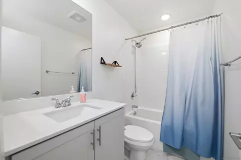 Bath - 35103 Grove Trl, Fallbrook, CA 92028 photo 2 of 4