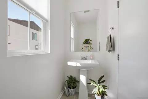 Bath - 35103 Grove Trl, Fallbrook, CA 92028 photo 4 of 4