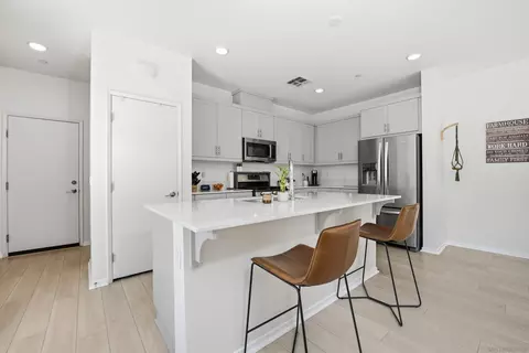 Kitchen - 35103 Grove Trl, Fallbrook, CA 92028 photo 2 of 2